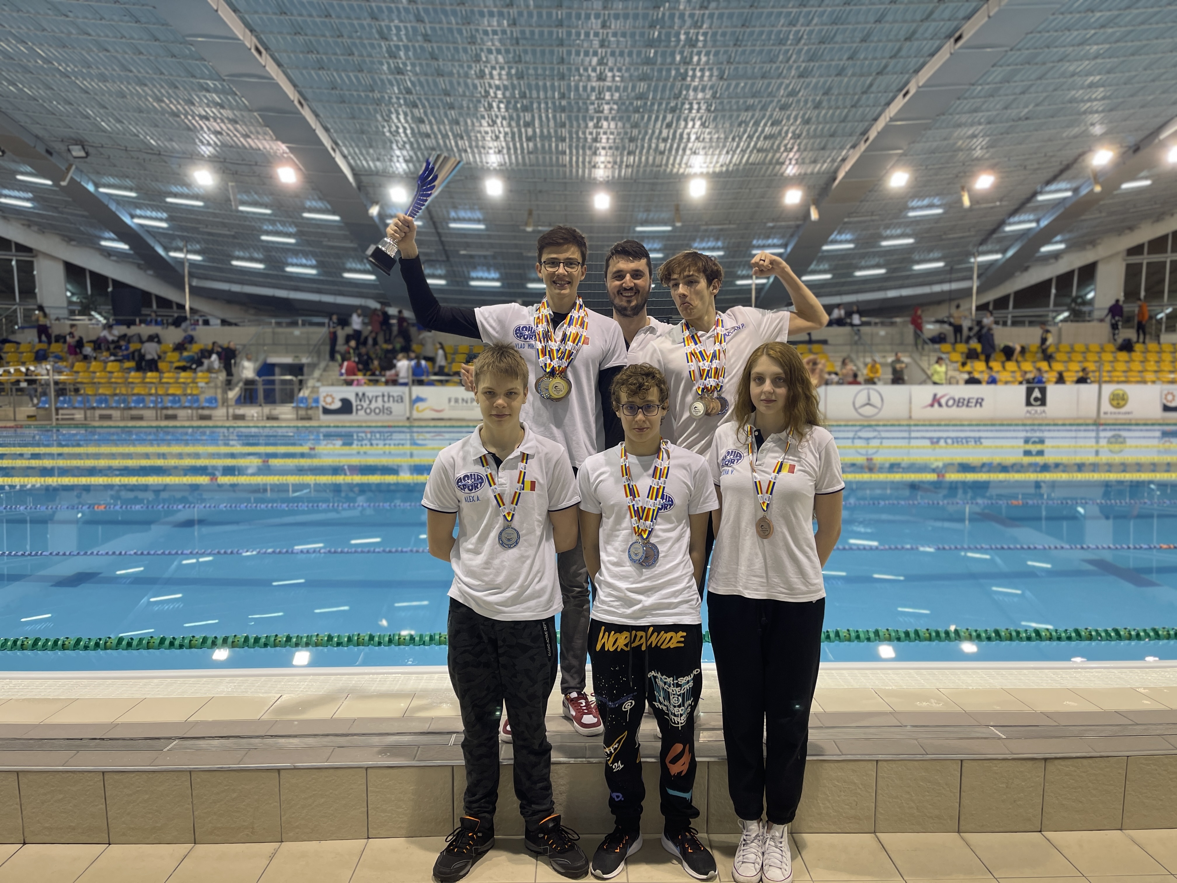 18 medalii, 5 titluri de Campion National si 10 noi recorduri interne pentru campionii Aqua Sport la Campionatul National de Junori, Tineret, Seniori